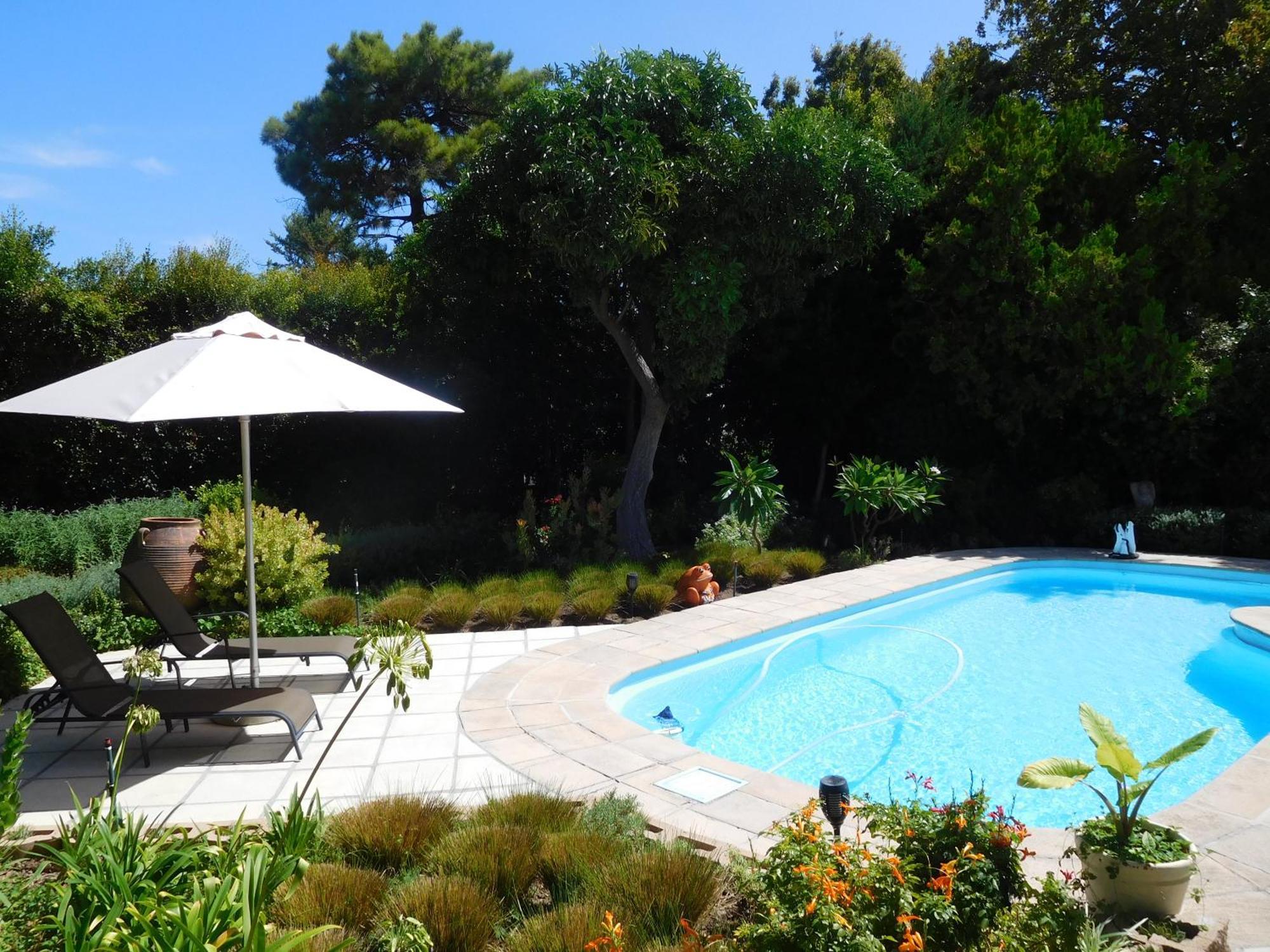Garden- Pool Flat With Solar Electricity ซัมเมอร์เซ็ต เวสต์ ภายนอก รูปภาพ
